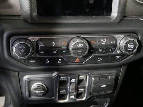 Used 2019 Jeep Wrangler Unlimited Sahara AWD/4WD image 22
