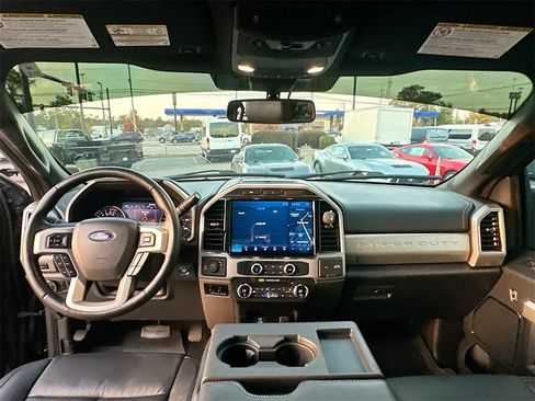 Used 2022 Ford F250 Lariat w/ Lariat Ultimate Package image 3