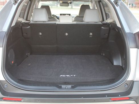 Used 2019 Toyota RAV4 Limited image 28