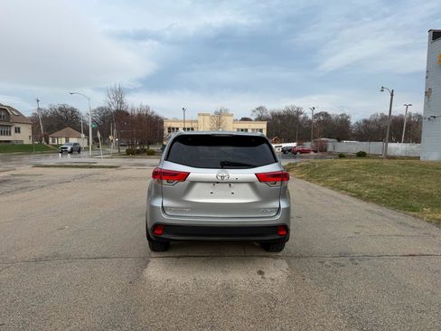 Used 2018 Toyota Highlander XLE image 6