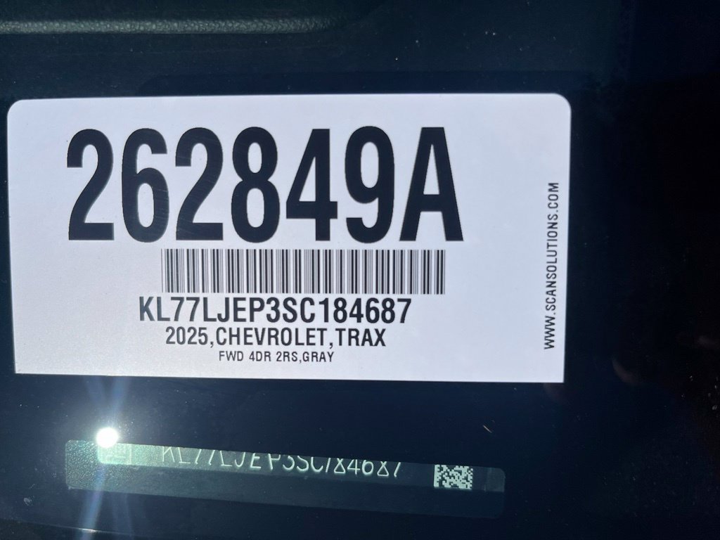 Used 2025 Chevrolet Trax RS w/ Sunroof Package FWD image 10