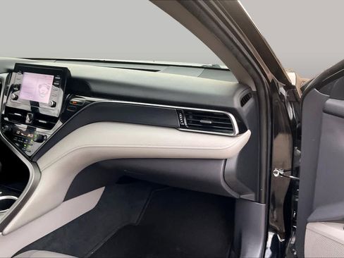 Used 2022 Toyota Camry LE FWD image 17