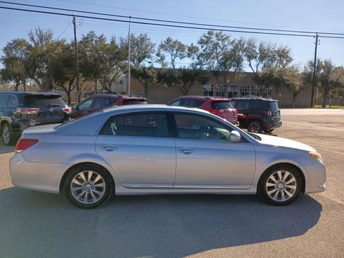 Used 2011 Toyota Avalon Limited image 6