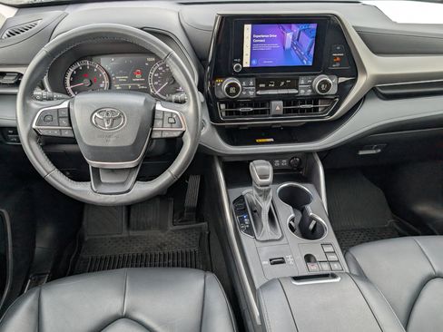 Used 2023 Toyota Highlander XLE FWD image 10