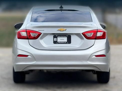 Used 2018 Chevrolet Cruze LS FWD image 4