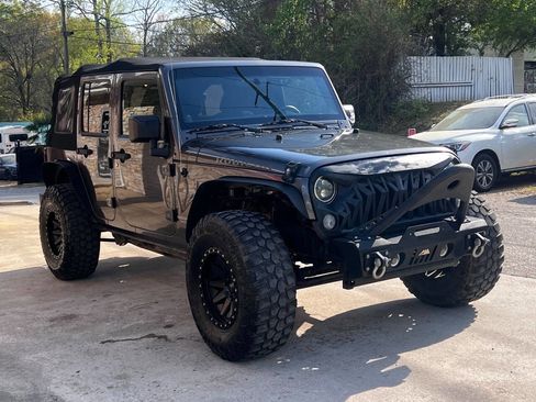 Used 2014 Jeep Wrangler Unlimited Rubicon w/ Connectivity Group image 8