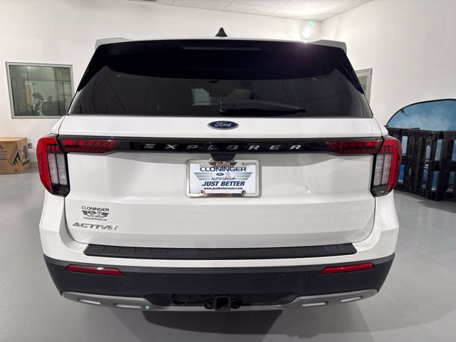 Used 2025 Ford Explorer Active w/ Active Comfort Package RWD image 7