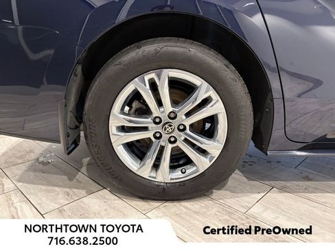 Used 2023 Toyota Sienna Platinum image 11