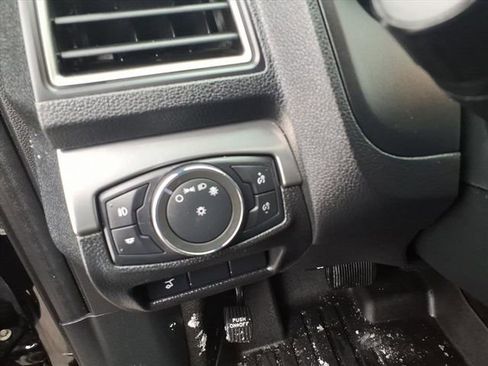 Used 2018 Ford Explorer XLT w/ Equipment Group 202A image 18