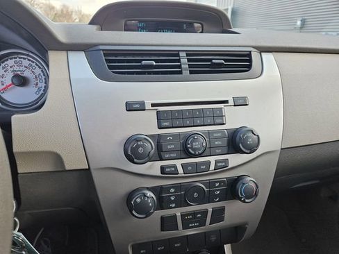 Used 2009 Ford Focus SE image 11