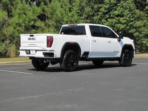 Used 2024 GMC Sierra 2500 AT4 w/ AT4 Premium Plus Package AWD/4WD image 6