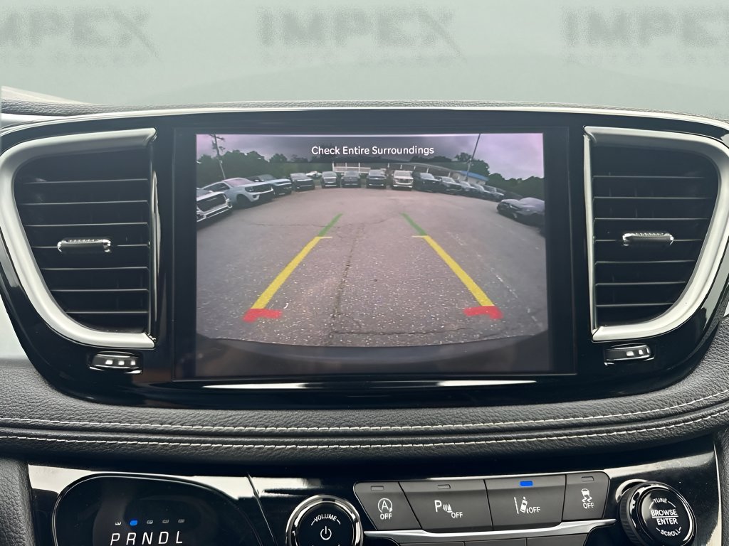 Used 2025 Chrysler Pacifica Limited FWD image 15