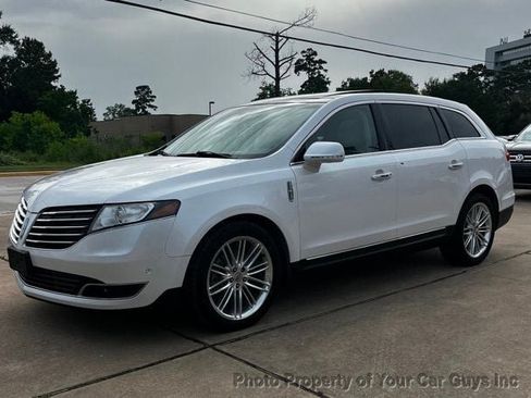 Used 2019 Lincoln MKT AWD image 11