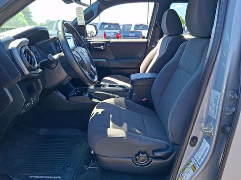 Used 2019 Toyota Tacoma SR AWD/4WD image 14