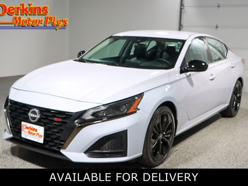 Used 2024 Nissan Altima 2.5 SR image 1