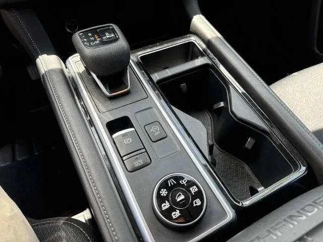 Certified 2025 Nissan Pathfinder SV AWD/4WD image 43