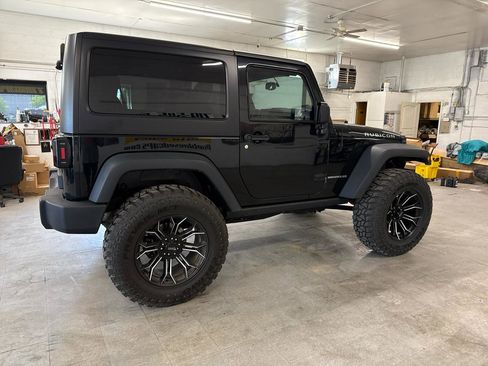 Used 2015 Jeep Wrangler Rubicon w/ Power Convenience Group AWD/4WD image 4