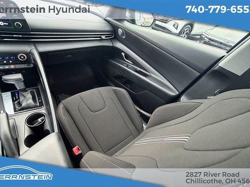 Used 2023 Hyundai Elantra SEL image 11