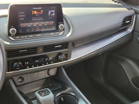 Used 2024 Nissan Rogue SV image 28