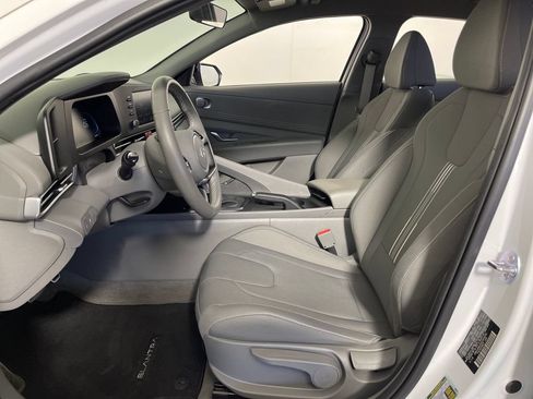 Certified 2025 Hyundai Elantra Sport FWD image 12