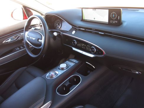 Used 2024 Genesis GV70 2.5T w/ Advanced Package image 10