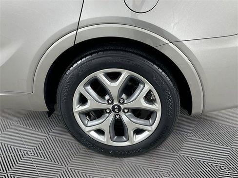 Used 2019 Kia Sorento SX image 30