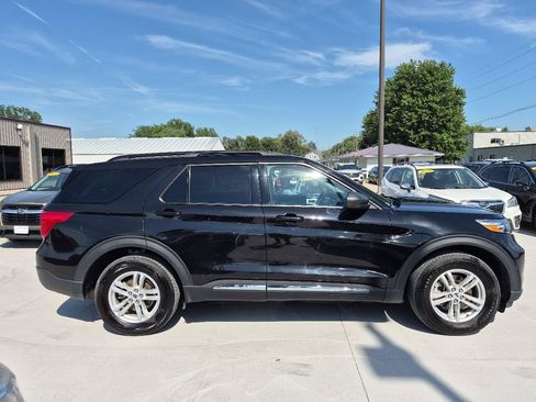Used 2022 Ford Explorer XLT AWD/4WD image 5