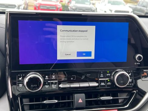 New 2026 Toyota Highlander Platinum image 17