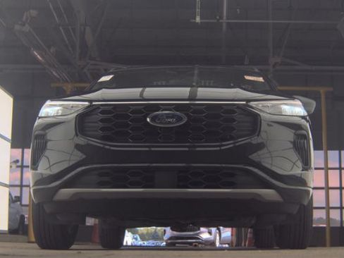 Used 2024 Ford Escape ST-Line w/ Tech Pack #1 AWD/4WD image 7