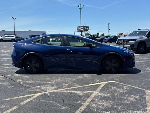 Used 2023 Toyota Prius LE FWD image 3
