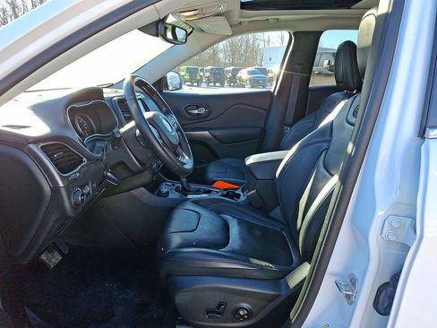 Certified 2019 Jeep Cherokee Overland w/ Technology Group image 11