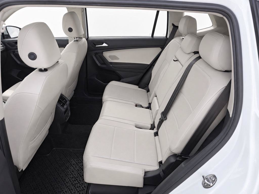 Used 2020 Volkswagen Tiguan SEL AWD/4WD image 11