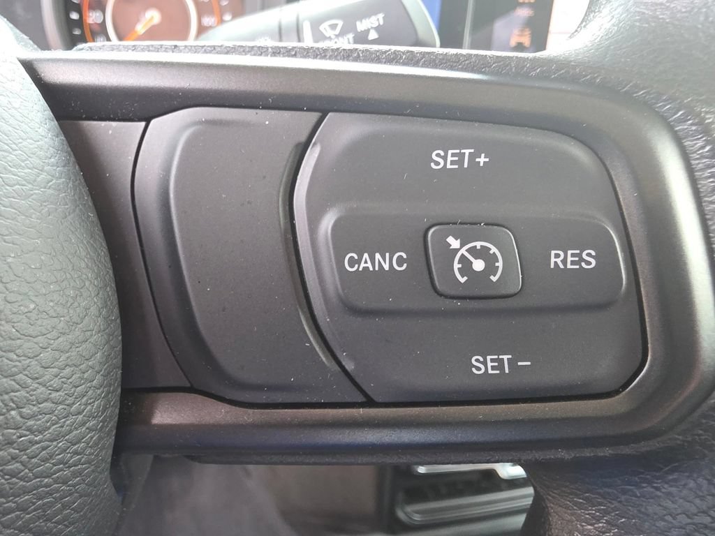Used 2025 Jeep Gladiator Sport AWD/4WD image 23