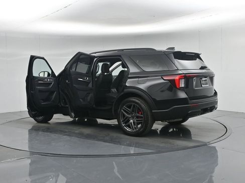 Used 2025 Ford Explorer ST-Line w/ ST-Line Street Pack image 36