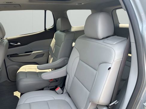 Used 2023 GMC Acadia SLT w/ Preferred Package image 20