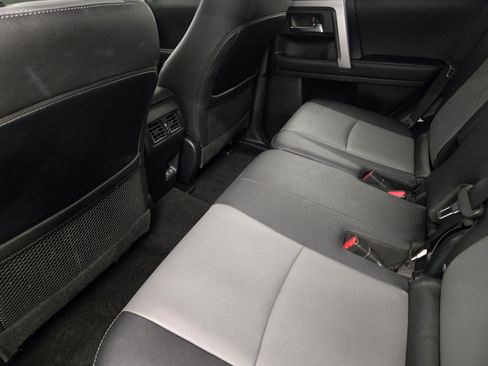 Used 2022 Toyota 4Runner SR5 Premium w/ Moonroof Package RWD image 31