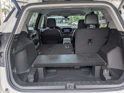 Used 2024 GMC Terrain SLT FWD image 12
