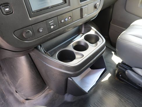 Used 2018 Chevrolet Express 2500 RWD image 25