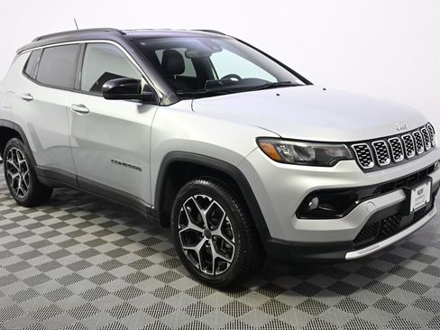 Used 2025 Jeep Compass Limited AWD/4WD image 8