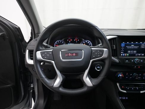 Used 2024 GMC Terrain SLE w/ Driver Convenience Package image 4