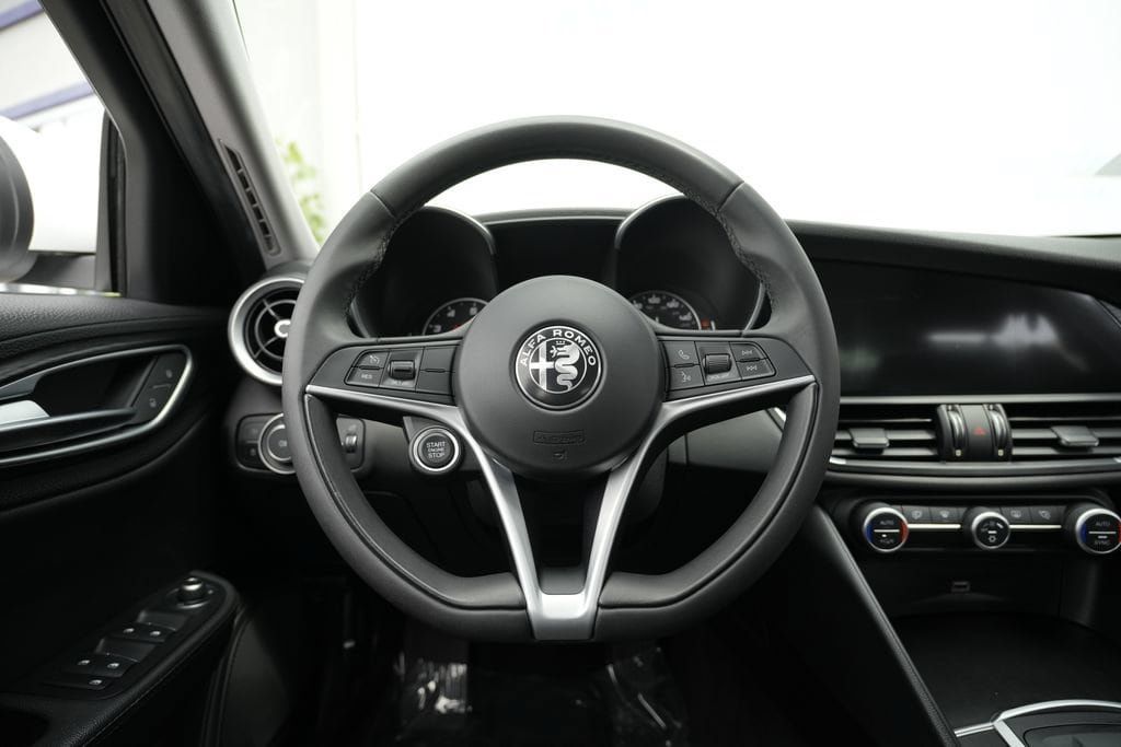 Used 2017 Alfa Romeo Giulia AWD image 43