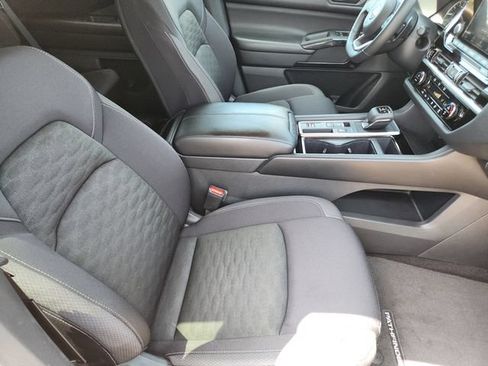 Used 2024 Nissan Pathfinder SV FWD image 14