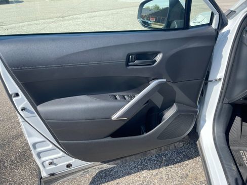 Used 2024 Toyota Corolla Cross AWD Hybrid w/ Moonroof Package image 11