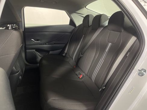 Certified 2025 Hyundai Elantra Hybrid FWD image 14