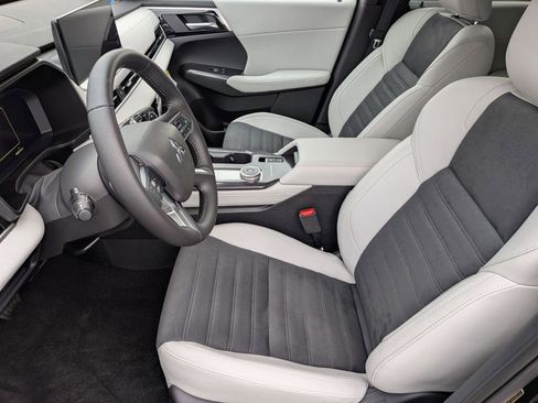 New 2025 Mitsubishi Outlander SE image 11