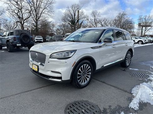 Certified 2023 Lincoln Aviator Standard w/ Premium Package image 9