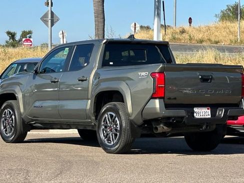 Used 2024 Toyota Tacoma TRD Sport w/ TRD Sport Upgrade Package image 8