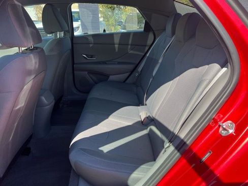 Used 2021 Hyundai Elantra SE FWD image 8