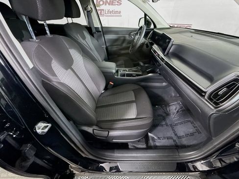 Certified 2025 Kia Sorento LX FWD image 30