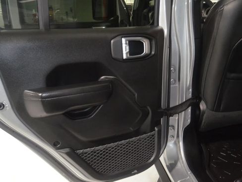 Used 2021 Jeep Gladiator Sport image 18